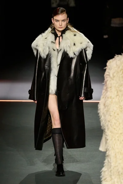 Look 49